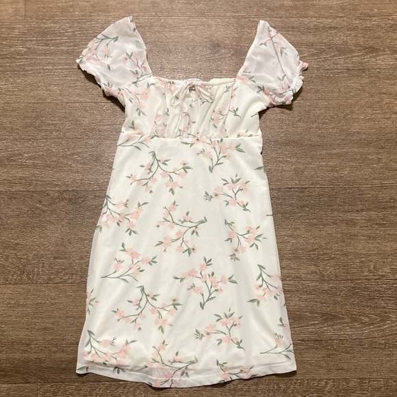 Hollister white and light pink floral dress with sheer sleeves - Picture 1 of 9
